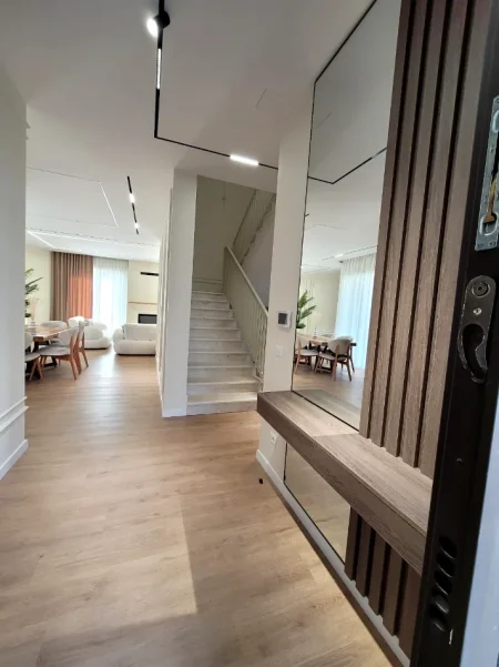 Tirane, jepet me qera apartament 3+1 Kati 0, 275 m² 5.000 € (LIQENI I THATE)