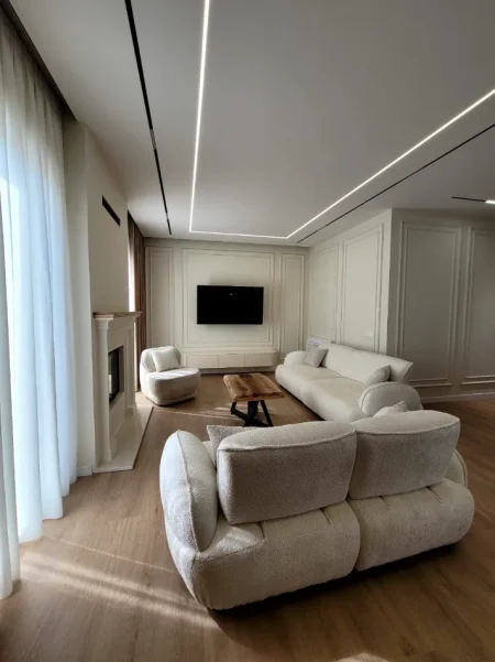 Tirane, jepet me qera apartament 3+1 Kati 0, 275 m² 5.000 € (LIQENI I THATE)