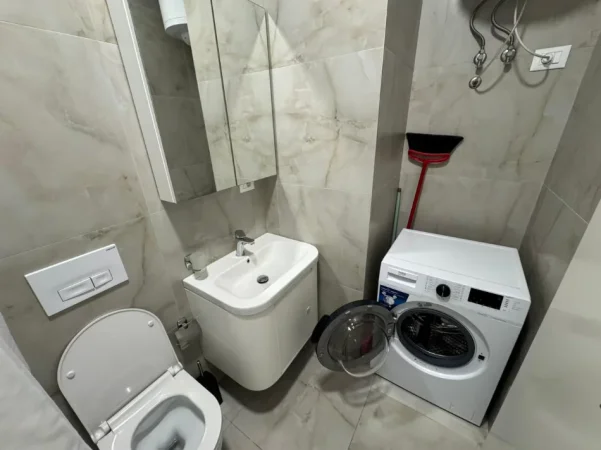 Tirane, jepet me qera apartament 1+1 Kati 8, 400 €