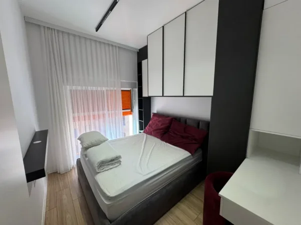 Tirane, jepet me qera apartament 1+1 Kati 8, 400 €