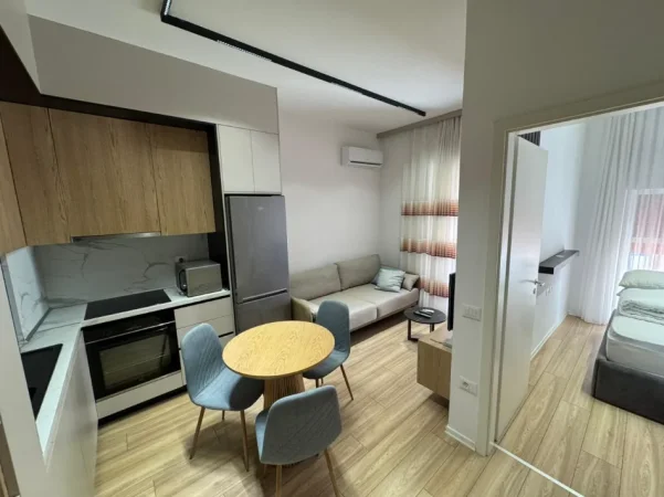 Tirane, jepet me qera apartament 1+1 Kati 8, 400 €