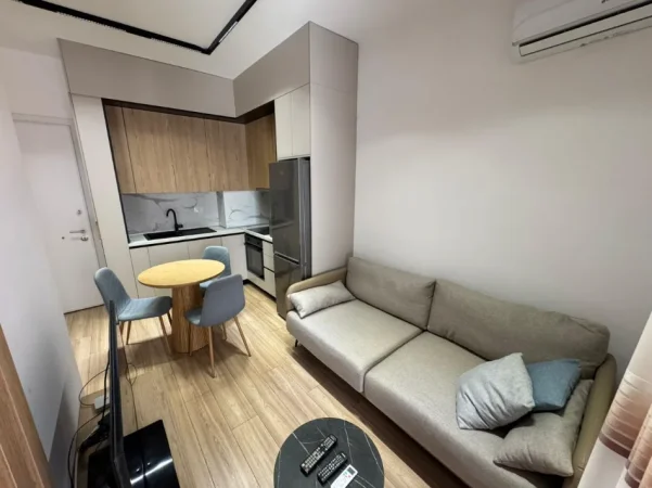 Tirane, jepet me qera apartament 1+1 Kati 8, 400 €
