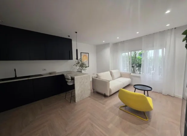 Tirane, jepet me qera apartament 1+1/ post parkimi Kati 0, 65 m² 800 € (Rezidenca Kodra e Diellit 1)