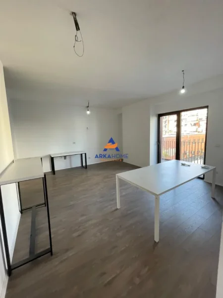 Tirane, jepet me qera zyre Kati 2, 105 m² 1.260 € 