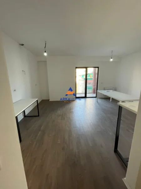 Tirane, jepet me qera zyre Kati 2, 105 m² 1.260 € 