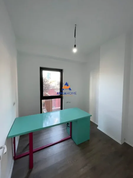 Tirane, jepet me qera zyre Kati 2, 105 m² 1.260 € 