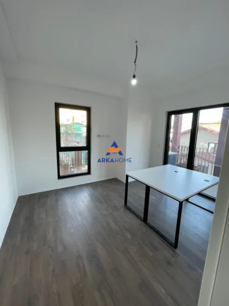 Tirane, jepet me qera zyre Kati 2, 105 m² 1.260 € 