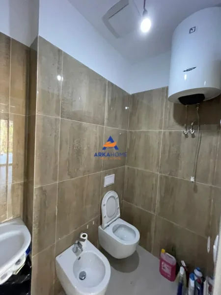 Tirane, jepet me qera zyre Kati 2, 105 m² 1.260 € 