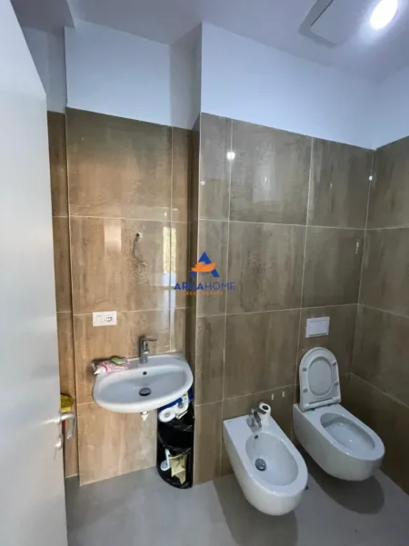 Tirane, jepet me qera zyre Kati 2, 105 m² 1.260 € 