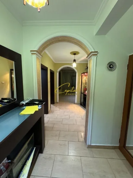 Tirane, shitet Vile 4+1 Kati 2, 180 m² 290.000 € (SIH STACIONI TRENIT)