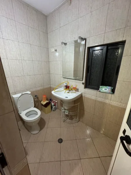 Tirane, shitet Vile 4+1 Kati 2, 180 m² 290.000 € (SIH STACIONI TRENIT)