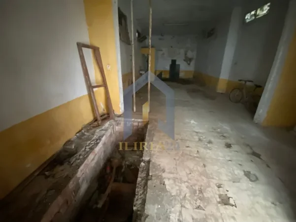 Tirane, shitet ambjent biznesi Kati 0, 74 m² 72.500 € (Ambient Biznesi per shitje tek Oxhaku)