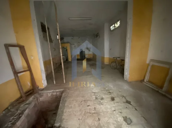Tirane, shitet ambjent biznesi Kati 0, 74 m² 72.500 € (Ambient Biznesi per shitje tek Oxhaku)