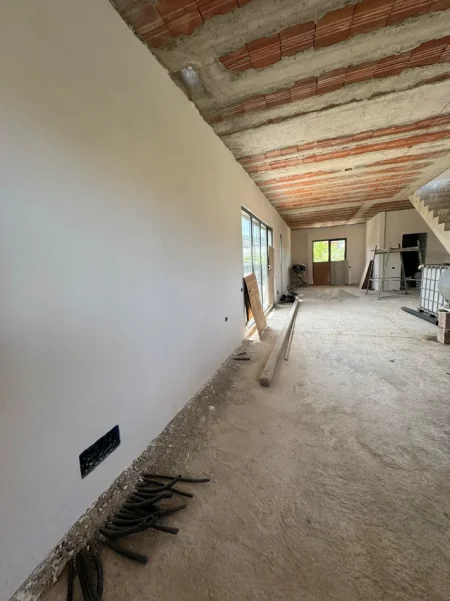Tirane, jepet me qera Vile Kati 1, 250 m² 3.000 € (PRANE RRETHIT)