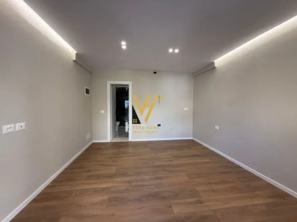 Tirane, jepet me qera zyre Kati 0, 30 m² 420 € (LICEU ARTISTIK)