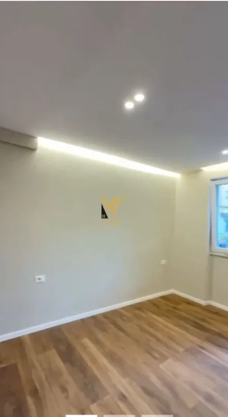 Tirane, jepet me qera zyre Kati 0, 30 m² 420 € (LICEU ARTISTIK)