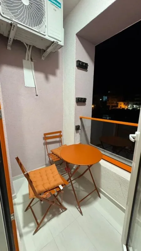 Tirane, jepet me qera apartament 1+1 Kati 8, 50 m² 530 € (Ali Demi)