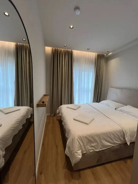 Tirane, jepet me qera apartament 1+1 Kati 8, 50 m² 530 € (Ali Demi)