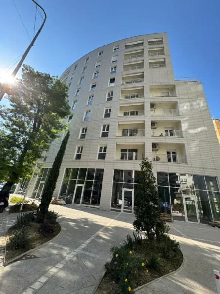 Tirane, shitet apartament 2+1+Ballkon Kati 2, 119 m² 470.000 € (RRUGA FAIK KONICA)