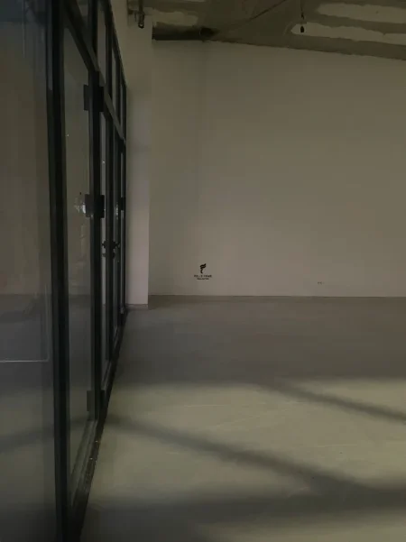 Tirane, jepet me qera dyqan Kati 0, 250 m² 2.500 € (KAMEZ)