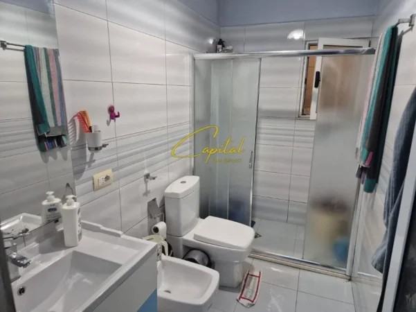 Tirane, jepet me qera apartament 2+1 Kati 6, 90 m² 650 € (ISH TREGU ELEKTRIK)