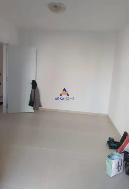 Tirane, jepet me qera ambjent biznesi Kati 3, 66 m² 577 € 