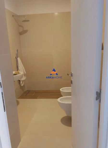 Tirane, jepet me qera ambjent biznesi Kati 3, 66 m² 577 € 