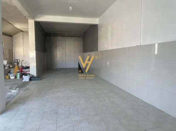 Tirane, jepet me qera magazine Kati 0, 335 m² 1.200 € (MEZEZ)