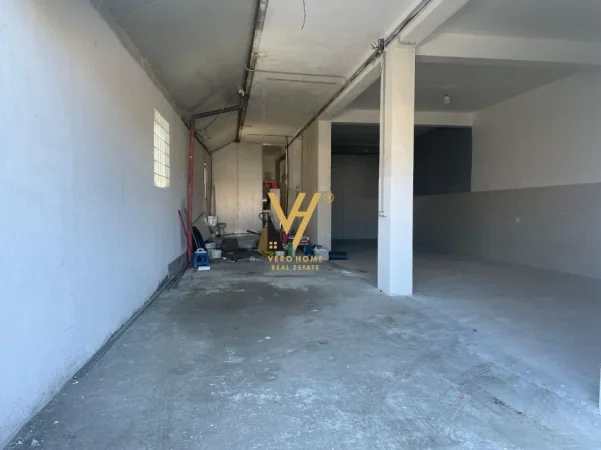 Tirane, jepet me qera magazine Kati 0, 335 m² 1.200 € (MEZEZ)