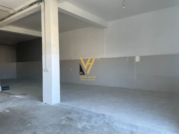 Tirane, jepet me qera magazine Kati 0, 335 m² 1.200 € (MEZEZ)