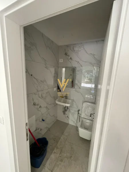 Tirane, jepet me qera ambjent biznesi Kati 0, 35 m² 550 € (KOMUNA E PARISIT)