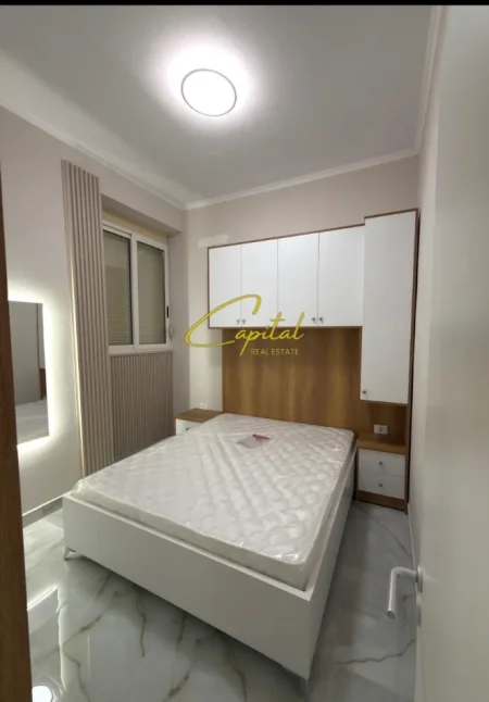 Tirane, jepet me qera apartament 1+1 Kati 1, 50 m² 550 € (KODRA E DIELLIT)