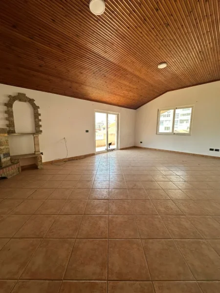 Tirane, jepet me qera Vile 3 Katshe , 600 m² 2.500 € (KOMUNA E PARISIT)