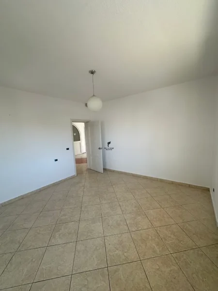 Tirane, jepet me qera Vile 3 Katshe , 600 m² 2.500 € (KOMUNA E PARISIT)