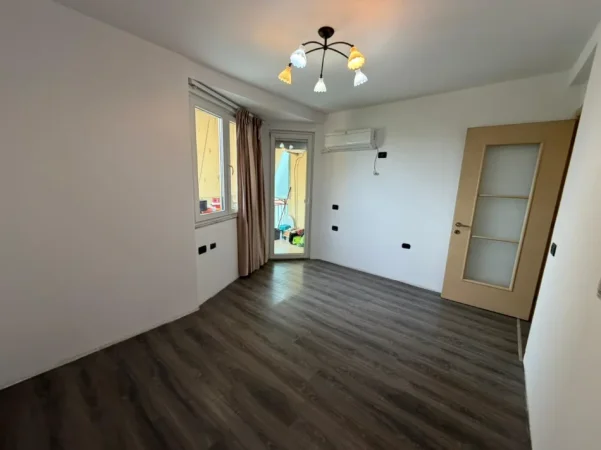 Tirane, shitet apartament 2+1 Kati 6, 90 m² 185.000 € (ish fusha e aviacionit)