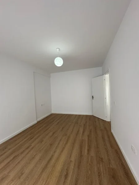 Tirane, shitet apartament 1+1 Kati 4, 72 m² 165.000 € (ISH PARKU)
