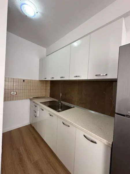 Tirane, shitet apartament 1+1 Kati 4, 72 m² 165.000 € (ISH PARKU)
