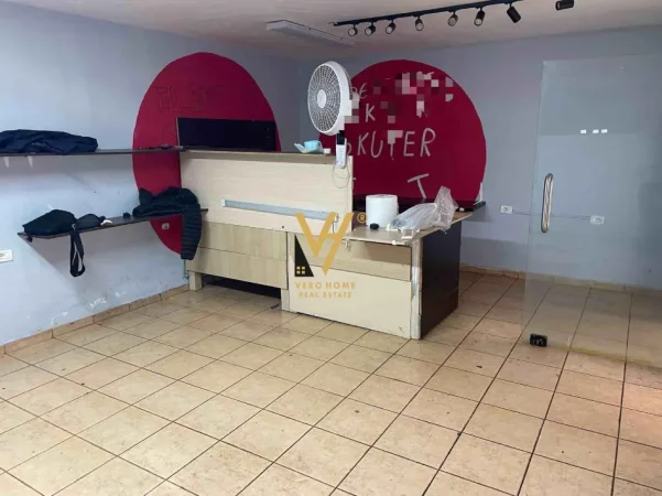 Tirane, jepet me qera zyre Kati -1, 45 m² 320 € (RRUGA E DIBRES)