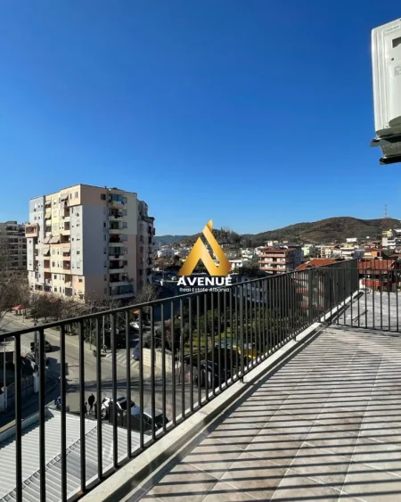 Tirane, jepet me qera apartament 2+1+Ballkon Kati 4, 70 m² 520 € (Rruga 3 Deshmoret)
