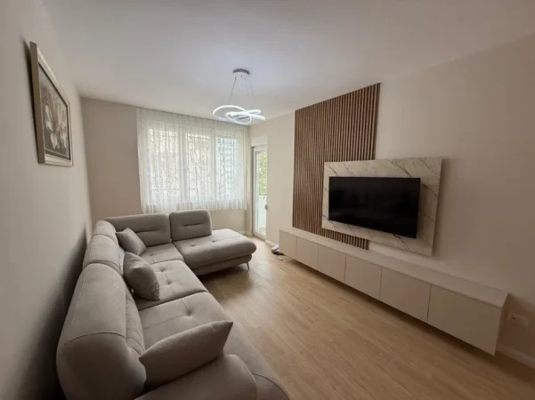 Tirane, jepet me qera apartament 1+1 Kati 3, (21 dhjetori)