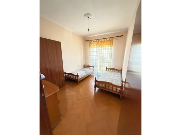 Kamez , jepet me qera Vile 2 Katshe Kati 2, 505 m² 900 €