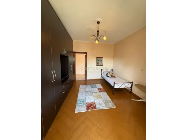 Kamez , jepet me qera Vile 2 Katshe Kati 2, 505 m² 900 €