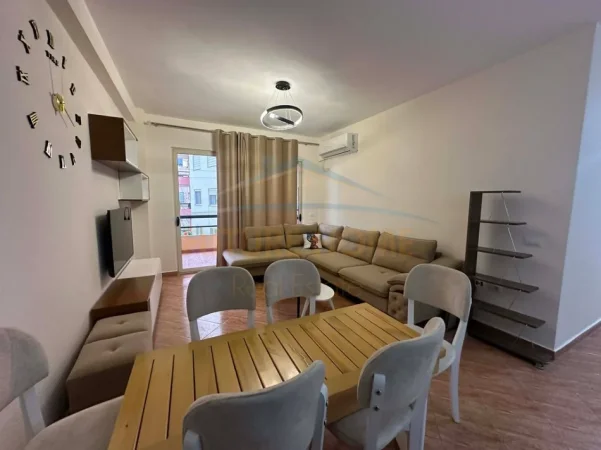 Tirane, jepet me qera apartament 2+1+Ballkon Kati 3, 88 m² 490 € (astir)