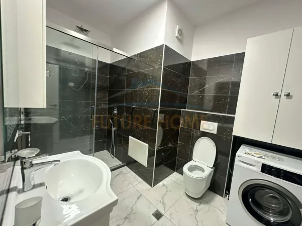 Tirane, jepet me qera apartament 2+1+Ballkon Kati 3, 88 m² 490 € (astir)
