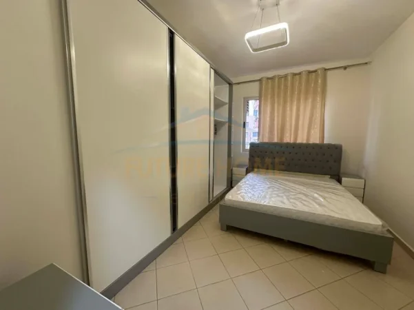 Tirane, jepet me qera apartament 2+1+Ballkon Kati 3, 88 m² 490 € (astir)