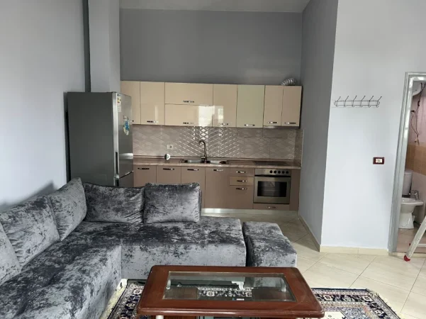 Tirane, jepet me qera shtepi 2+1+Ballkon Kati 2, 95 m² (Besim cera)