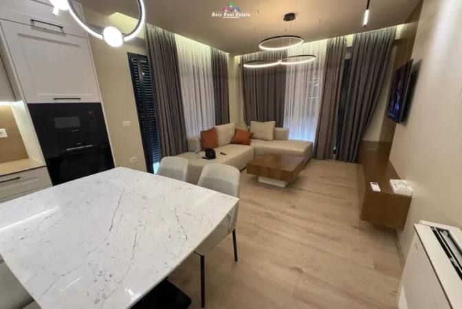 Tirane, jepet me qera apartament 2+1+Ballkon Kati 6, 95 m² 700 € (prane TV Klan)