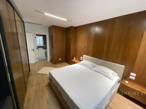 Tirane, jepet me qera apartament 2+1 me post parkimi Kati 8, 126 m² 2.100 € (Lake View)