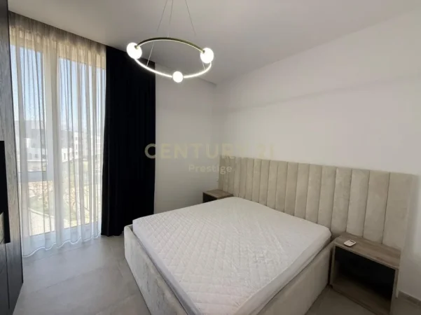 Tirane, jepet me qera apartament 2+1 me post parkimi, Kati 1, 105 m² 1.300 € (Forest Residence)