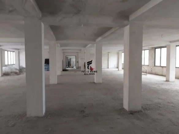 Tirane, jepet me qera ambjent biznesi Kati 4, 450 m² 1.500 € (SELITE)